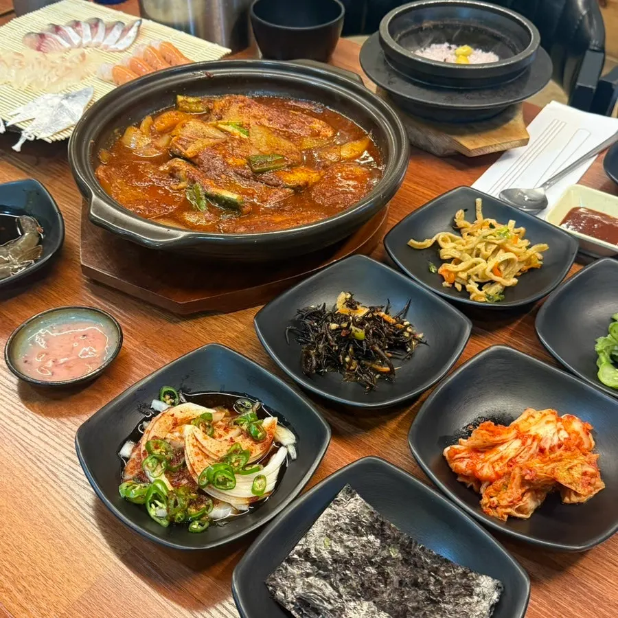 Full spread of the braised cutlassfish set at Tamra Hansang