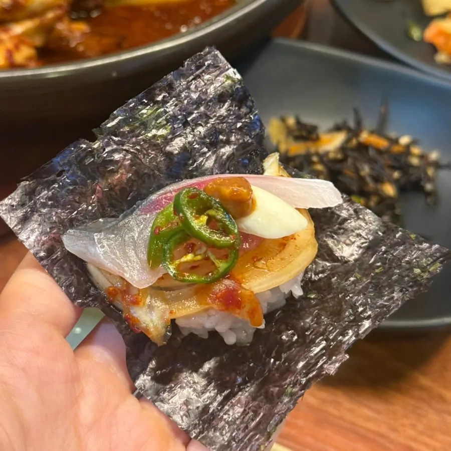 A wrap of mackerel sashimi in gim