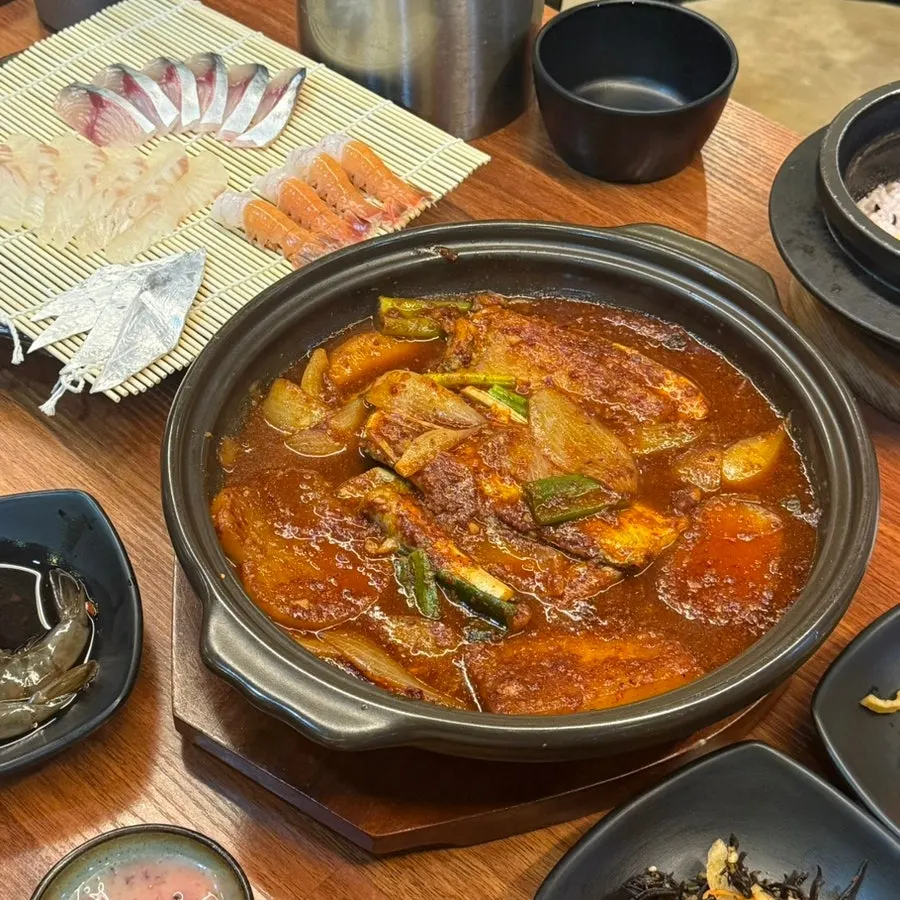 Small pot of Tamra Hansang's braised cutlassfish
