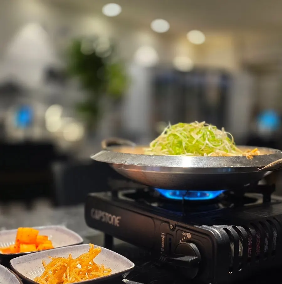 Hanwoo bulgogi hotpot simmering