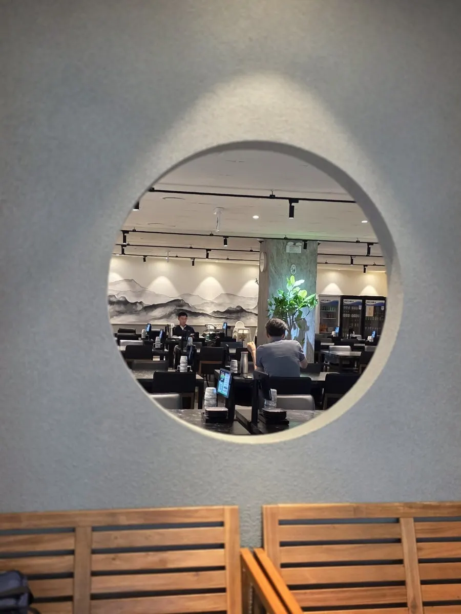 Private room used for family gatherings and company dinners