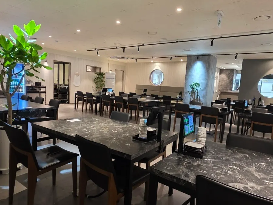 Atmosphere inside Seogyeong Hanwoo Plaza Arts Center branch