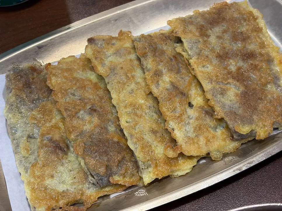 자르지 않은 메밀막국수 면발