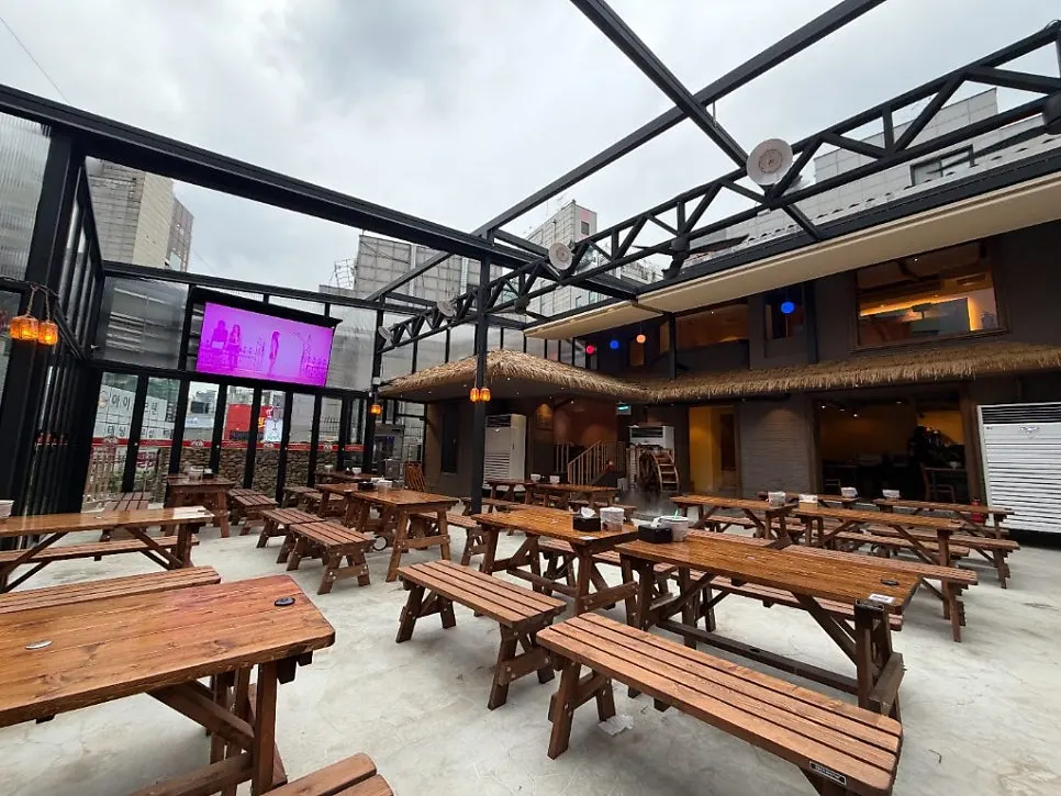 Open table layout on the 2nd floor outdoor area