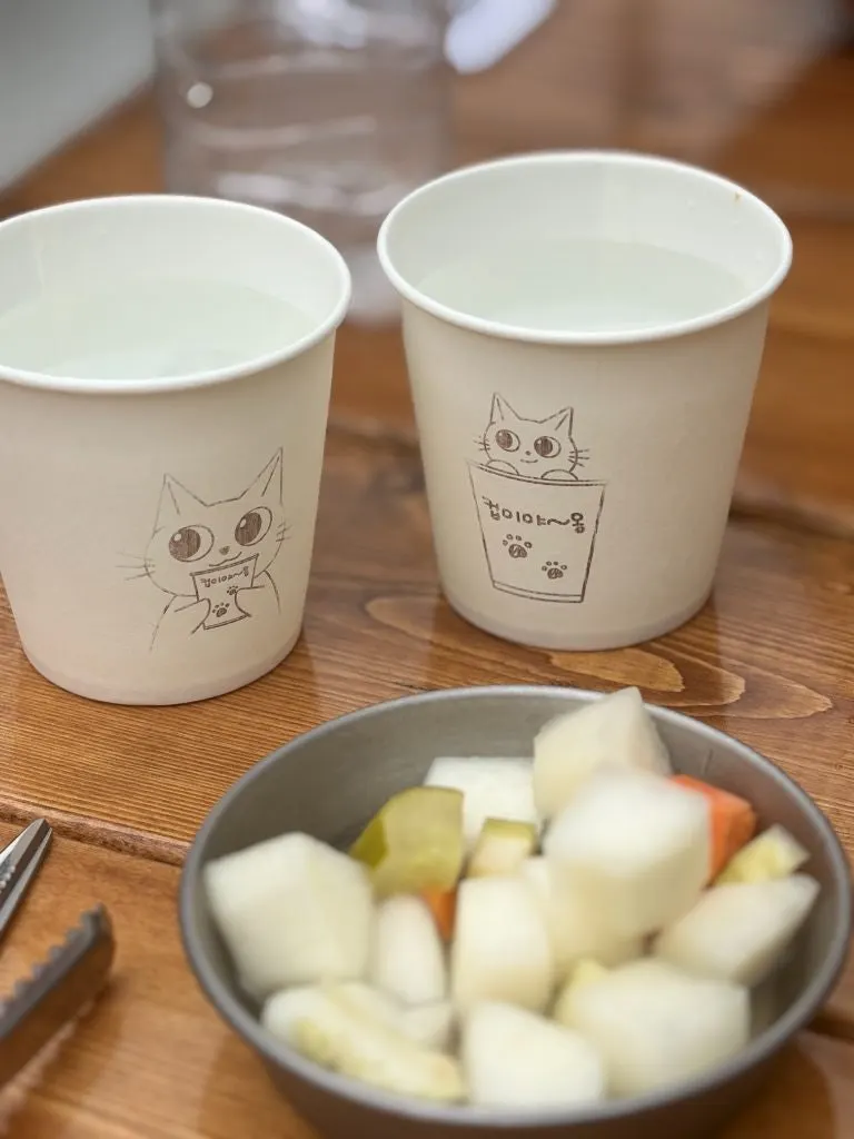 Kkoko Land basic side dishes and table setup