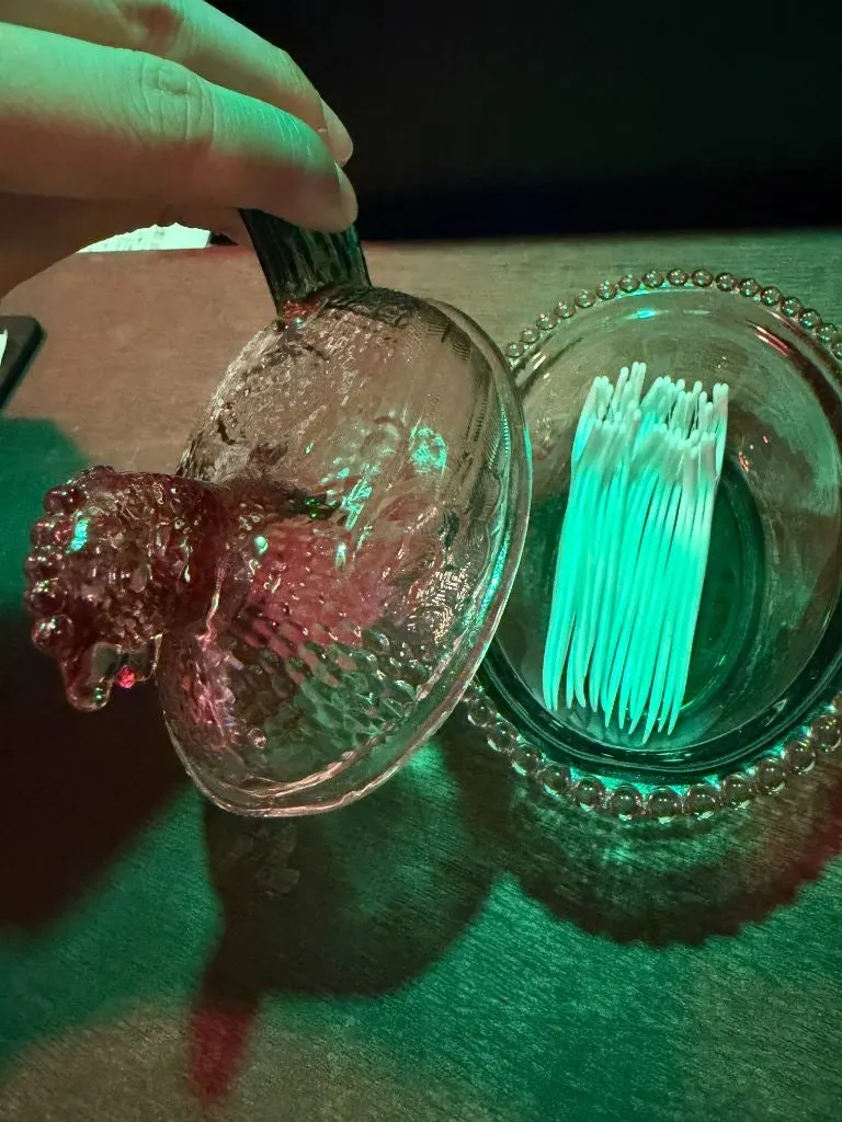 Chicken-shaped floss container at the counter