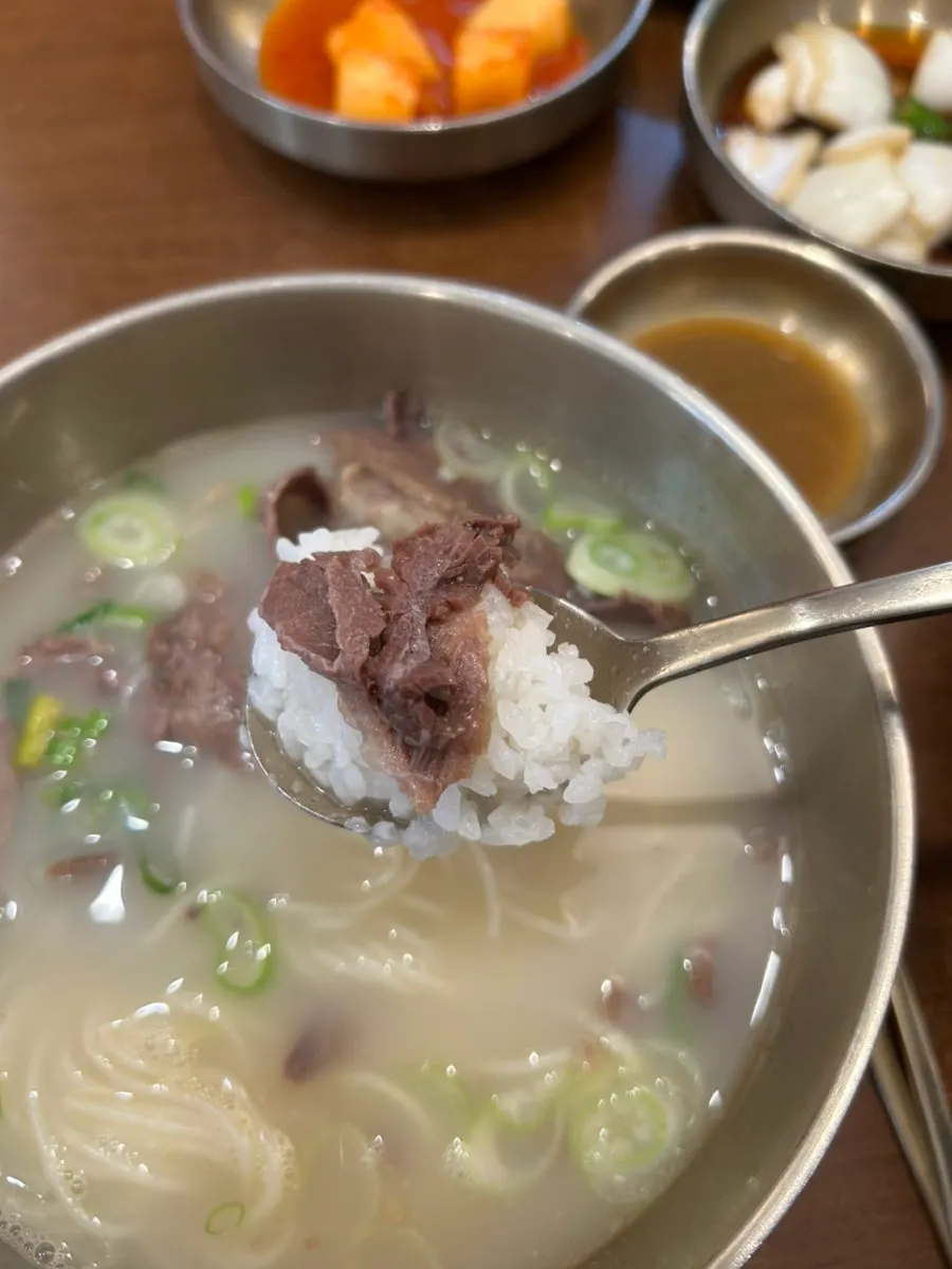 식사를 마친 육전국밥 서교점 테이블