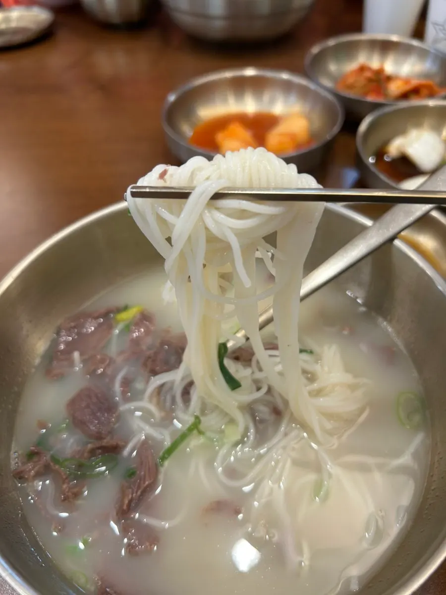 육전국밥 서교점 매장 전경