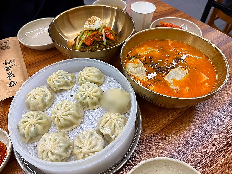 Kalguksu table spread at Gangnam Gyoja Bundang Seohyeon Branch
