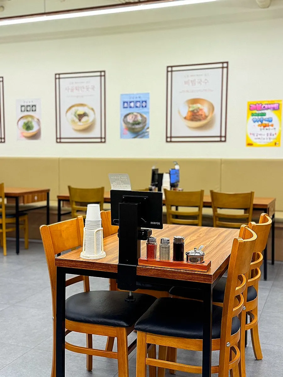 Menu listing seolleongtang and dakgaejang
