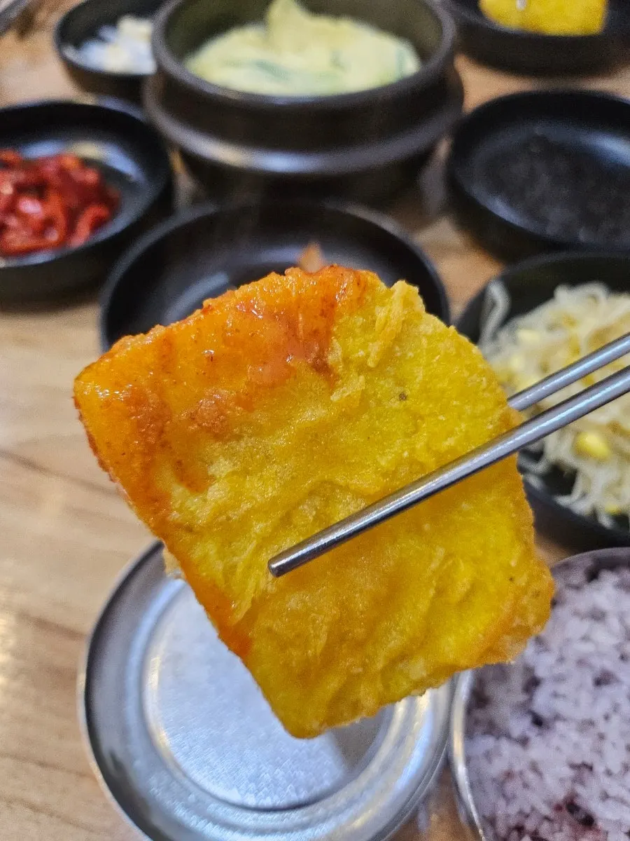 Sweet potato fritter dipped in galbijjim broth