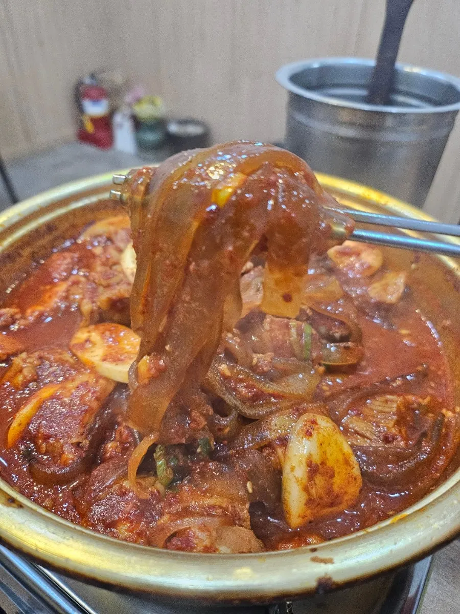 Glass noodles and rice cakes included in the galbijjim