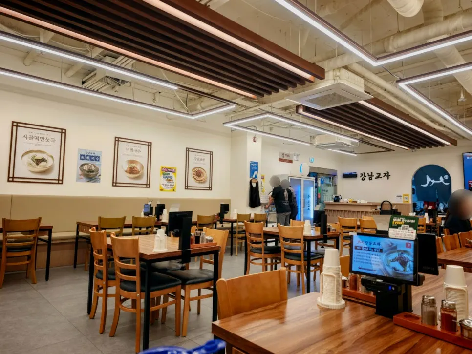 Wide photo explaining the aged noodles and chicken broth