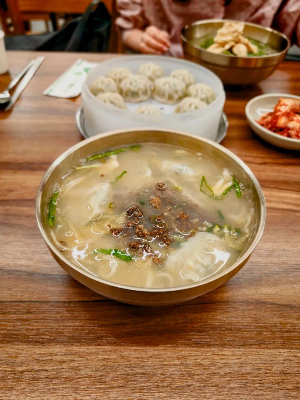 A bowl of Gangnam Gyoja's signature kalguksu