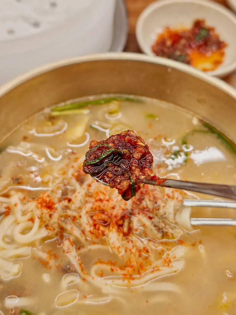 Lifting up the mild aged noodles