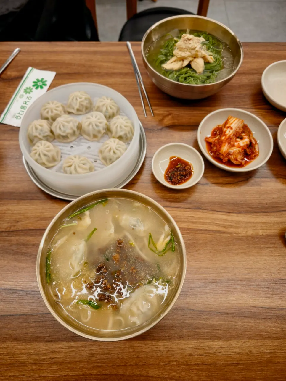 A full table of kalguksu and dumplings at Gangnam Gyoja Bundang Seohyeon Branch