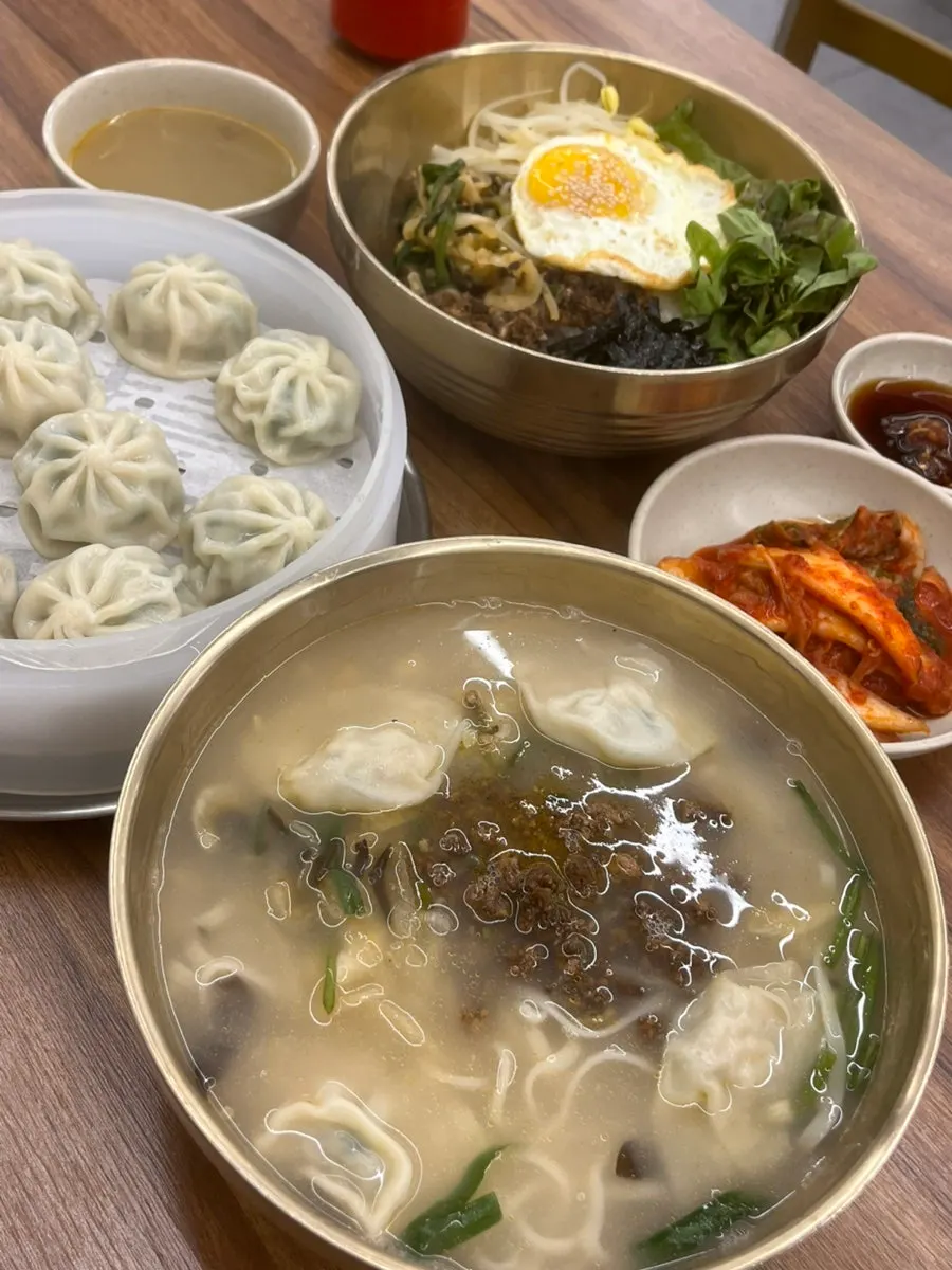 Plato de kalguksu de sabor básico de Gangnam Gyoja