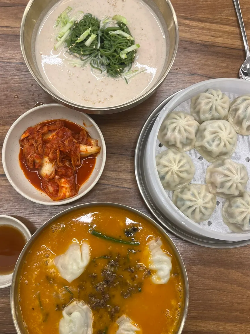 包裝好的餐具與桌上調味料