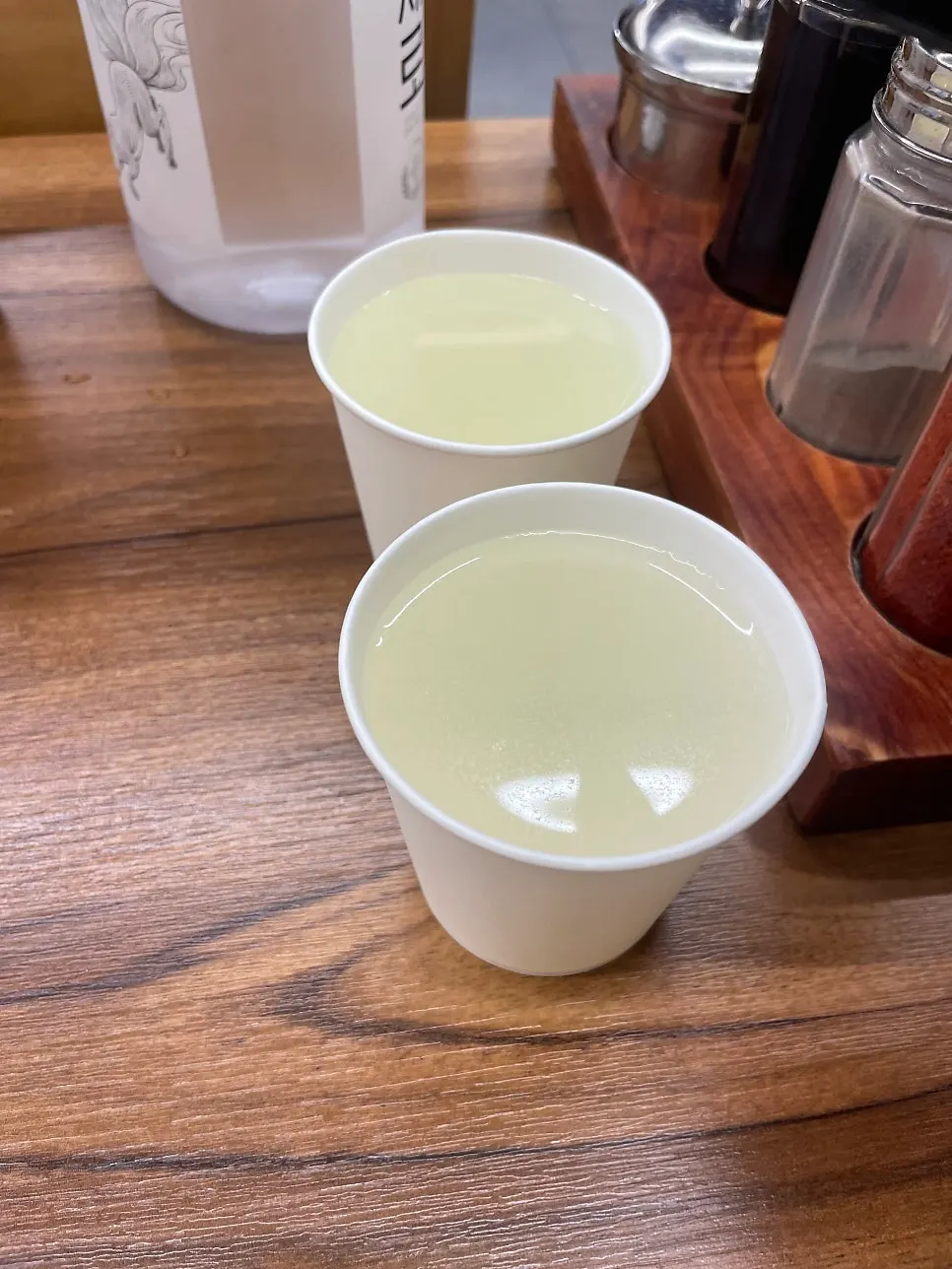 A table setting served alongside the makgeolli