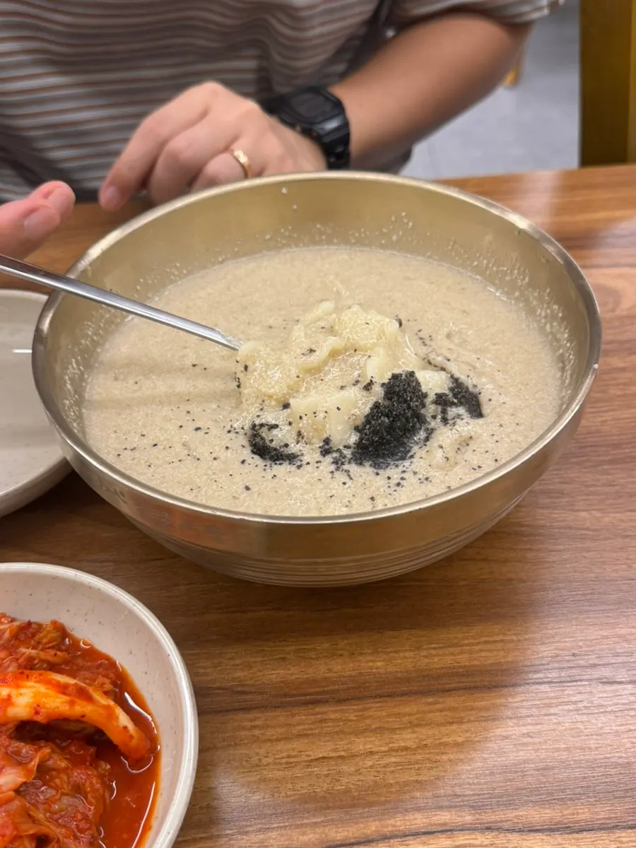 Perilla sujebi topped with black sesame powder