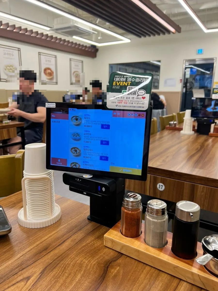 Tables inside Gangnam Gyoja Bundang Seohyeon Branch