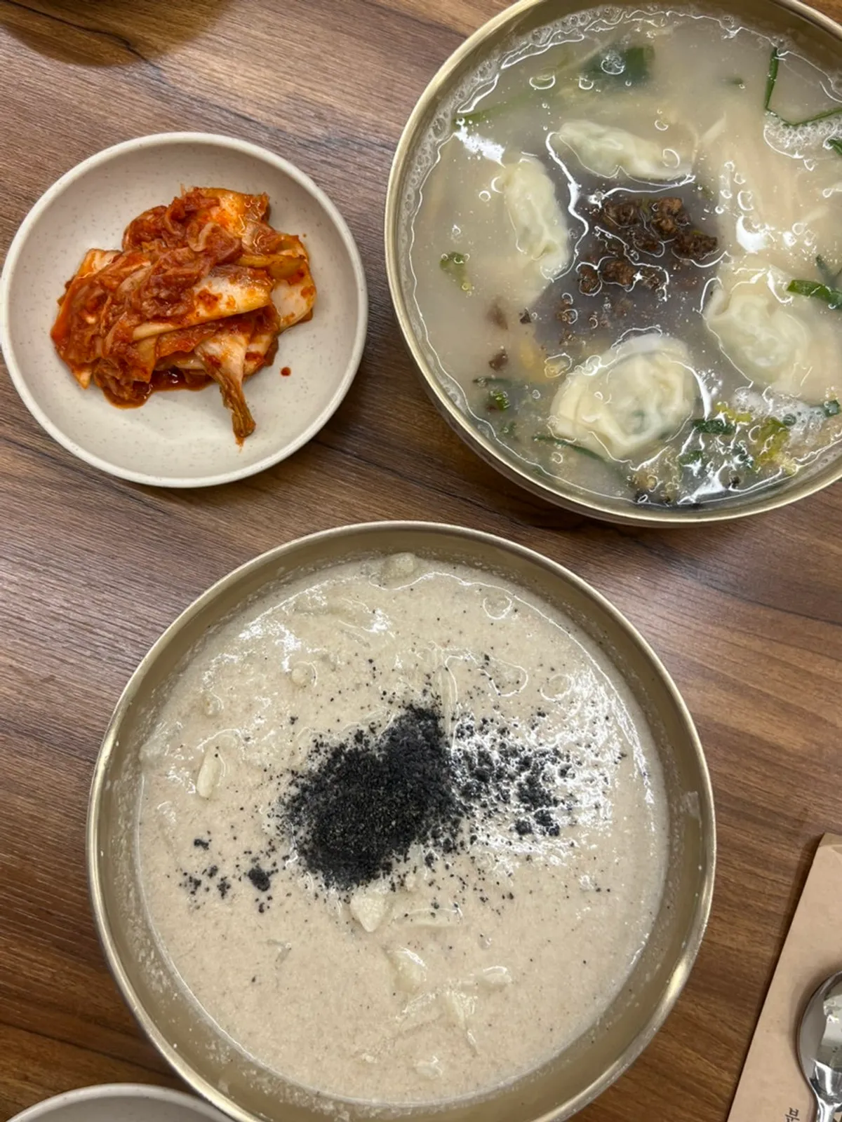 A full spread of Gangnam Gyoja kalguksu and perilla sujebi