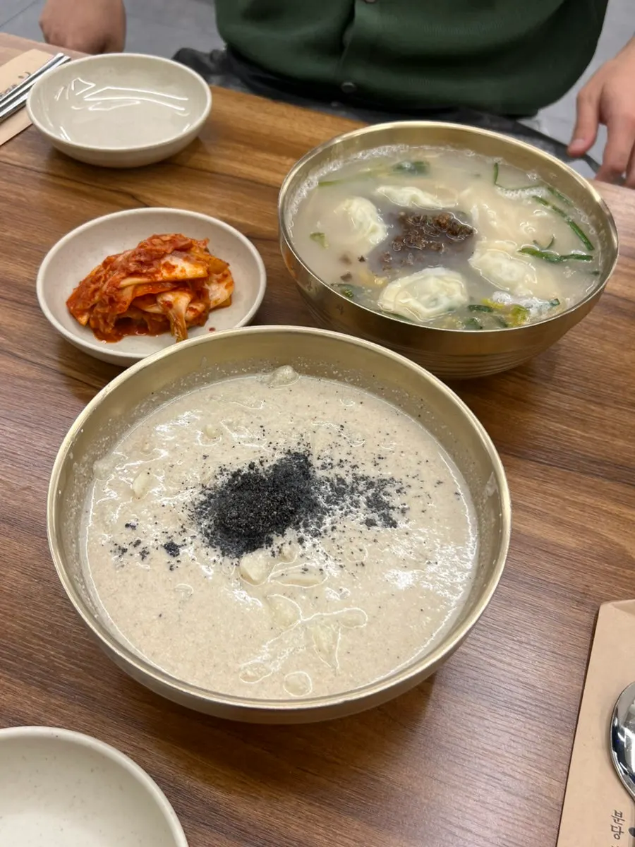 A generous bowl of kalguksu