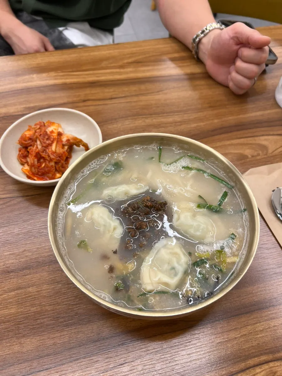 Kalguksu served together with kimchi