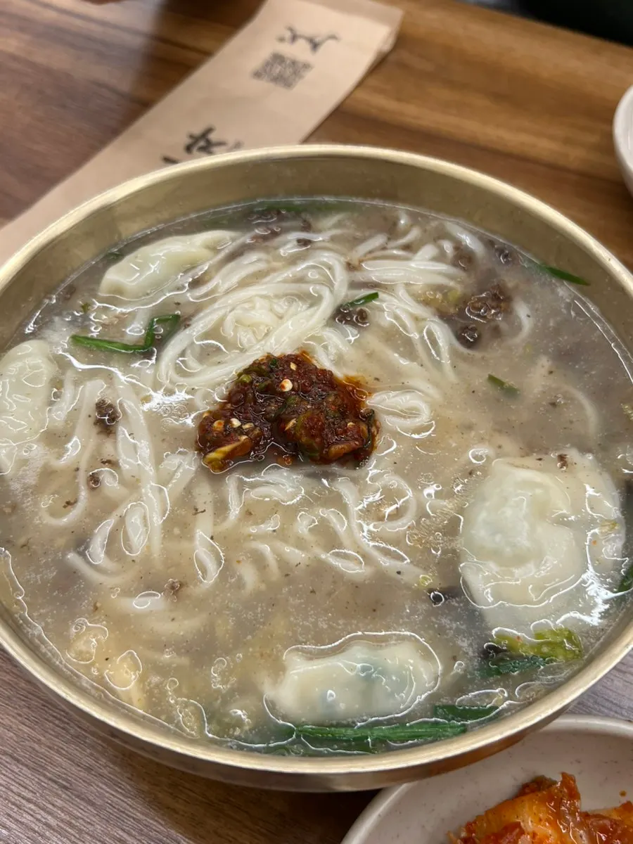 Rice being mixed into the kalguksu broth