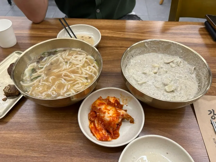 Kalguksu and sujebi shared between two people