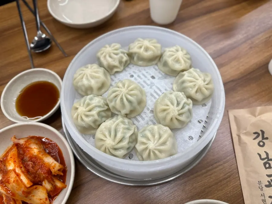 A plate of 10 gyoza dumplings