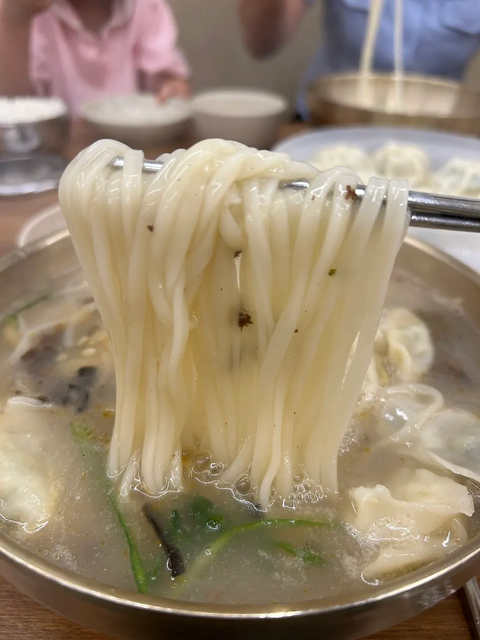 푸짐한 칼국수 한 그릇