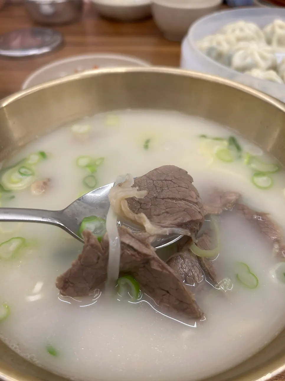 A bowl of Gangnam Gyoja seolleongtang