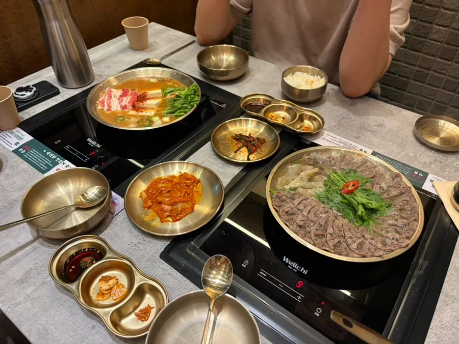 밥과 함께 먼저 나온 기본 반찬 상차림