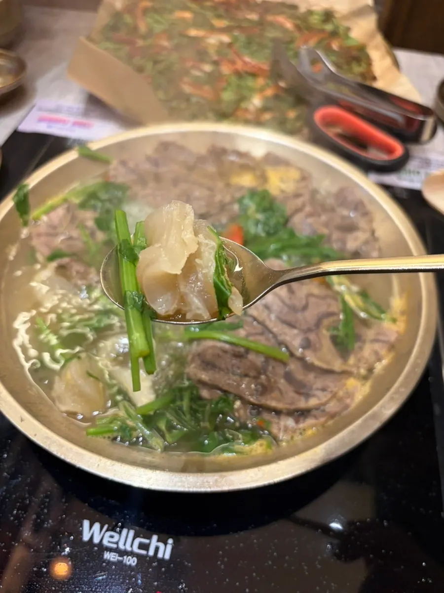 보글보글 끓기 시작한 모둠 수육전골