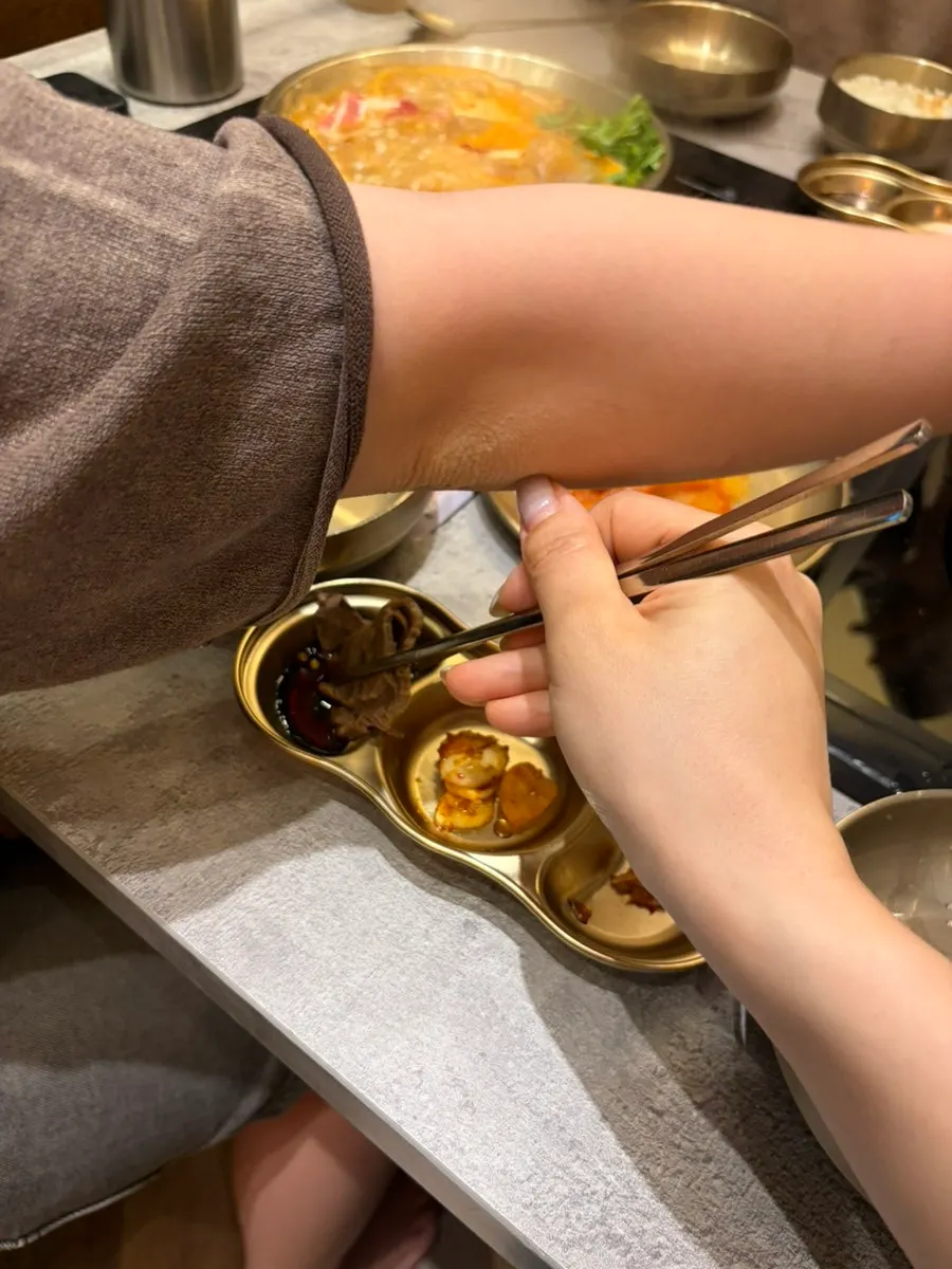 맑은 국물의 모둠 수육전골