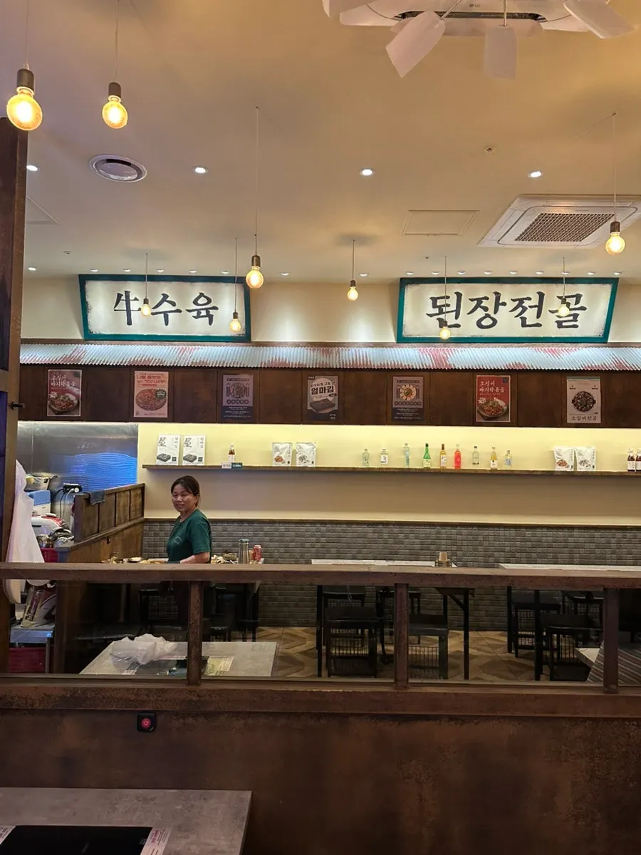 우드톤 주막 분위기의 옥된장 내부