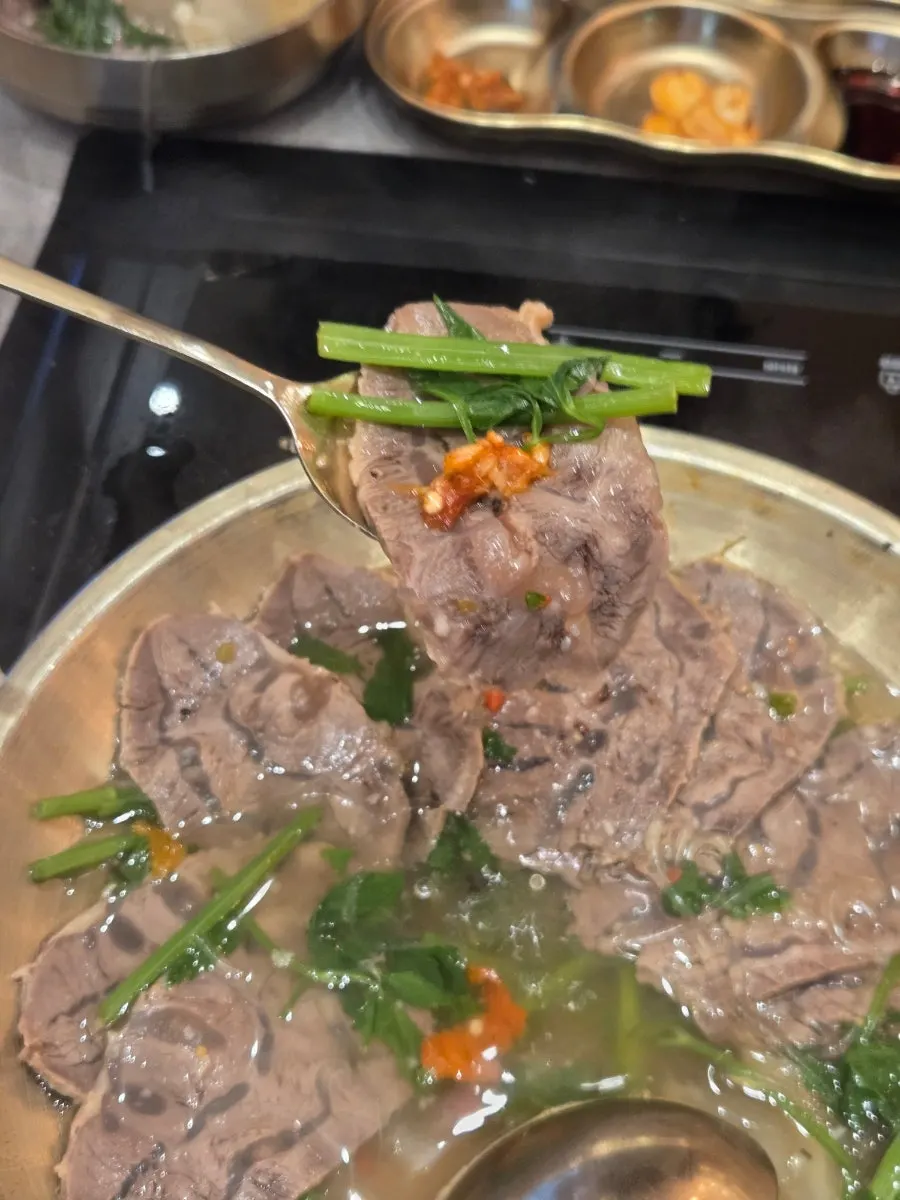 Boiled pork and beef tendon served on a small plate