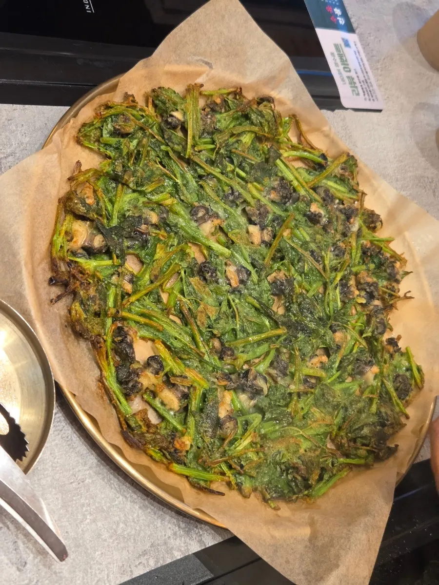Crispy-fried minari-snail pancake