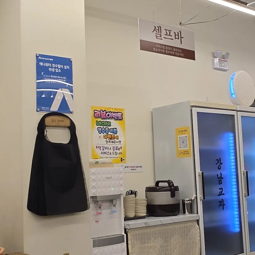 Self-service bar with extra rice and aprons