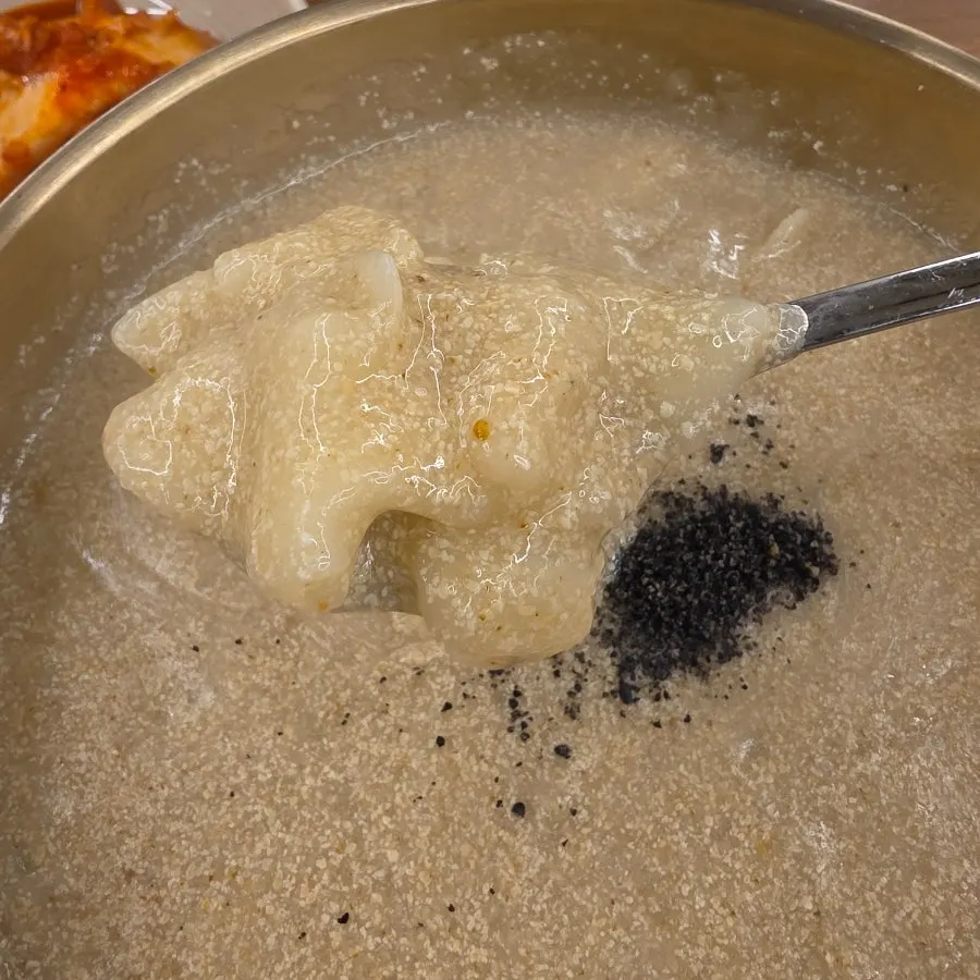 Sujebi in perilla broth