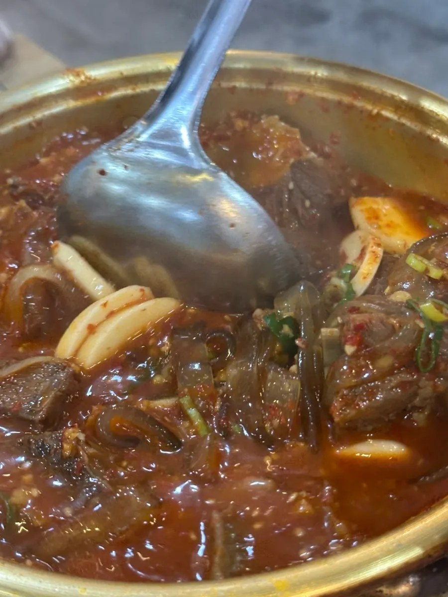양념이 밴 갈비찜 고기 클로즈업