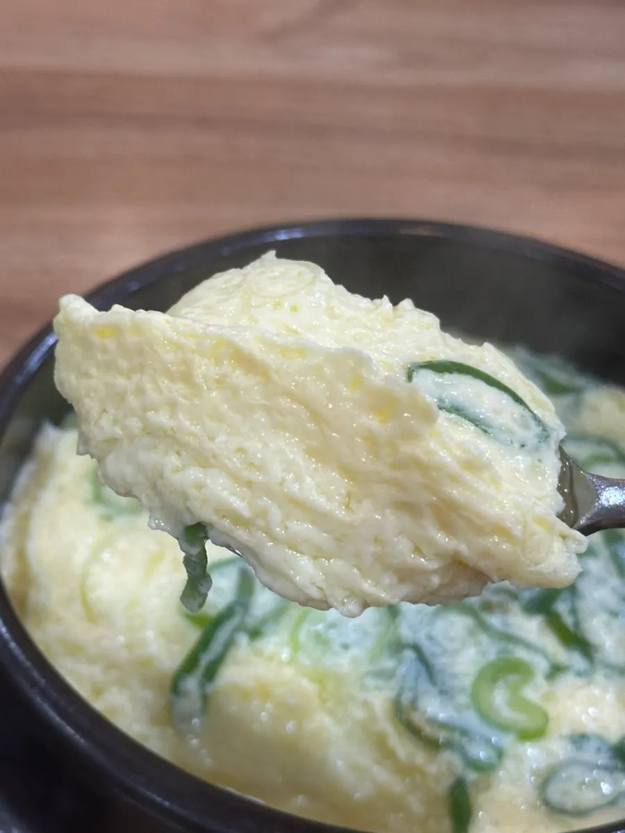 갈비찜과 계란찜을 함께 곁들인 상