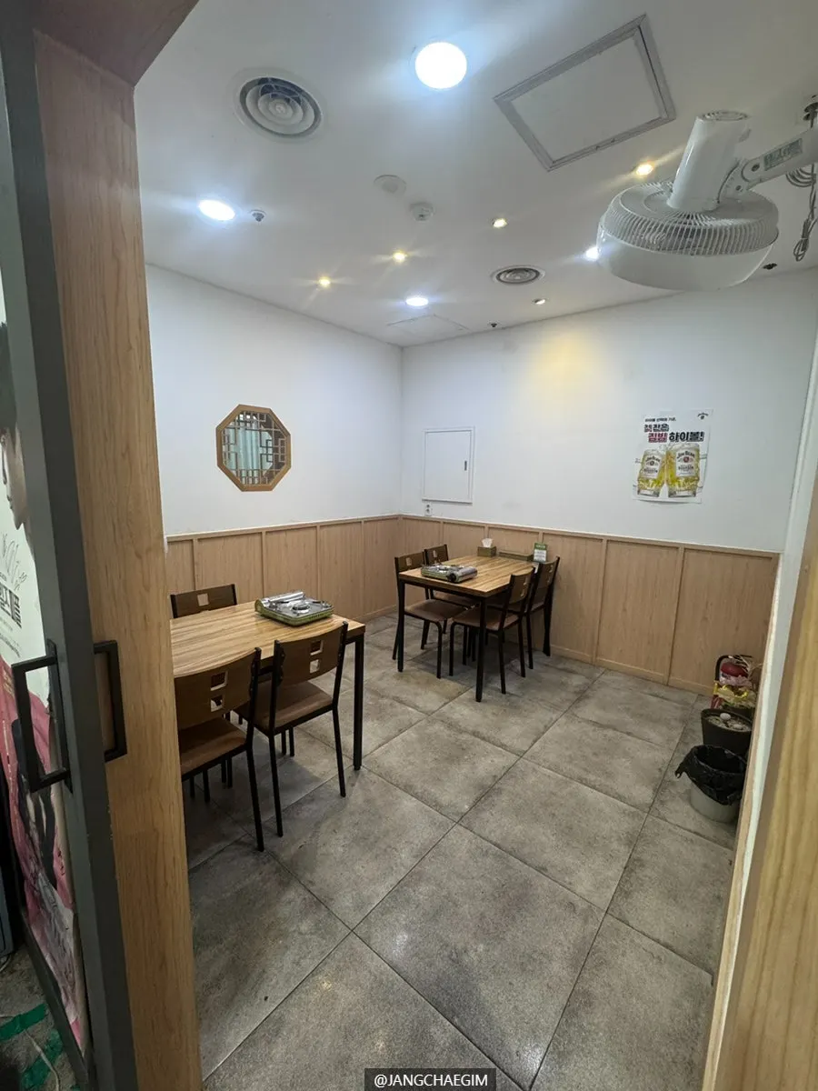 Hall seating at Gimcheongja Maeun Galbijjim Seohyeon Station Branch