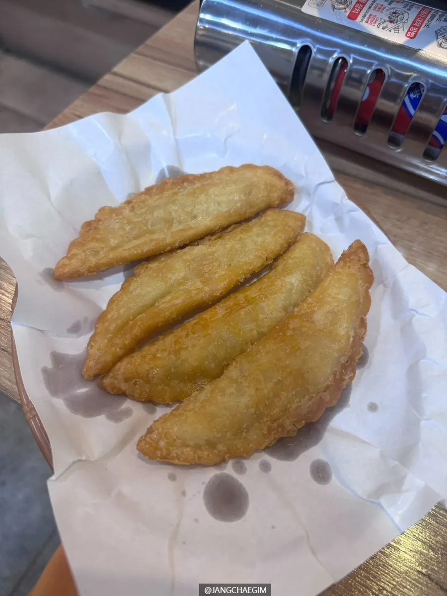 Crispy yaki-mandu ordered as an extra