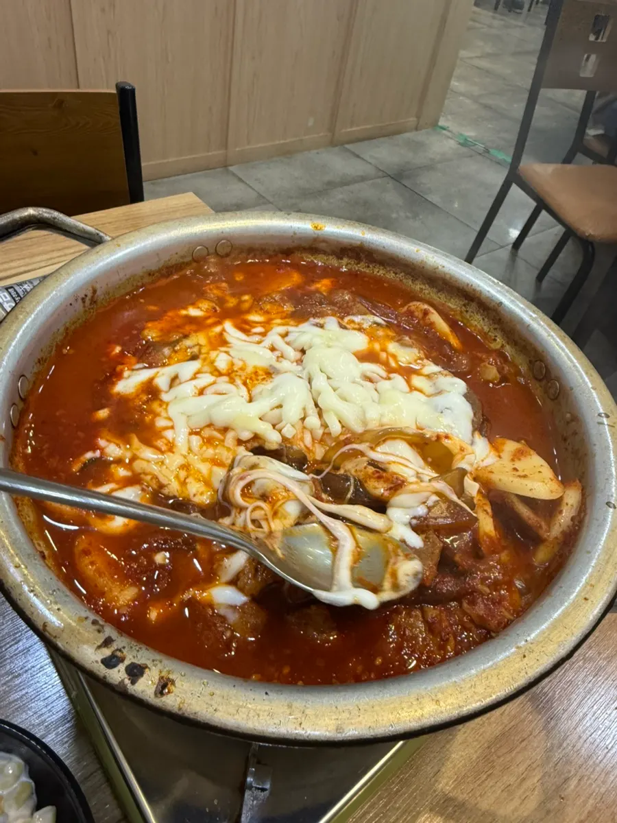 Galbijjim topped with cheese from the review event