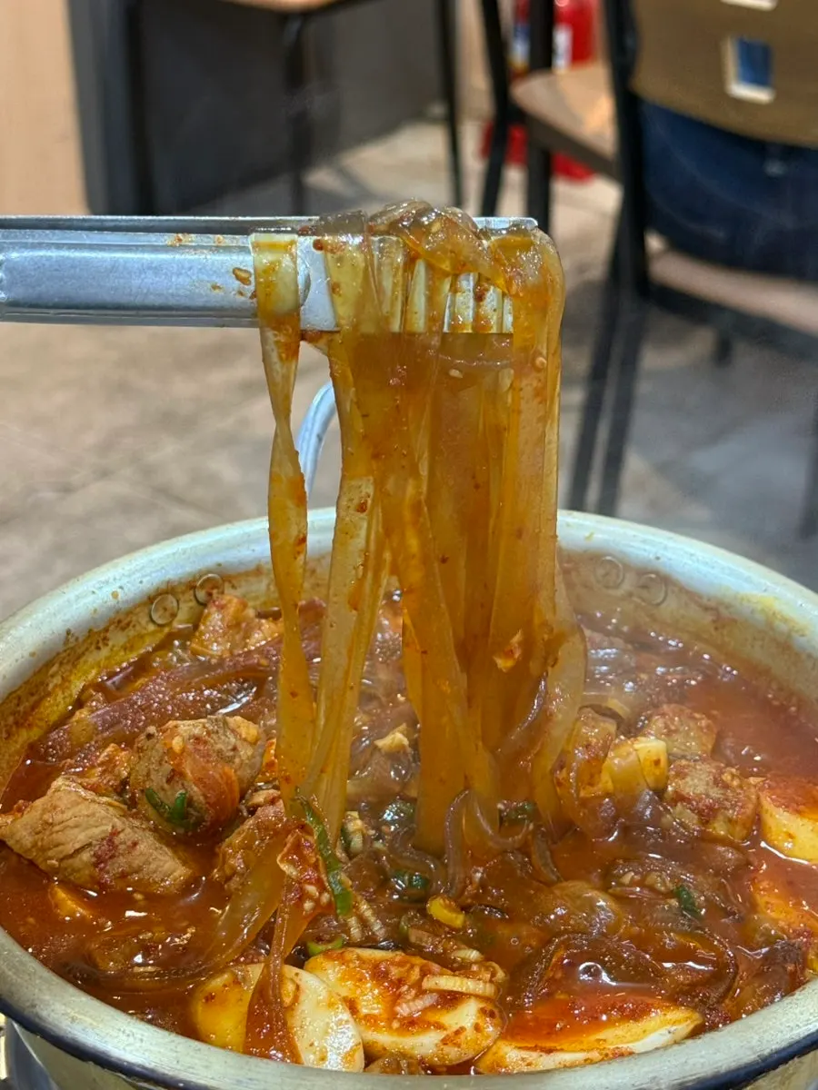 떡국떡과 돼지갈비가 들어간 갈비찜