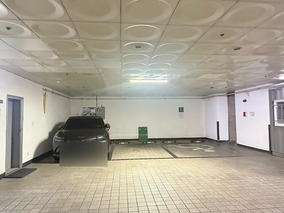 Inside the Cheonji Building parking lot