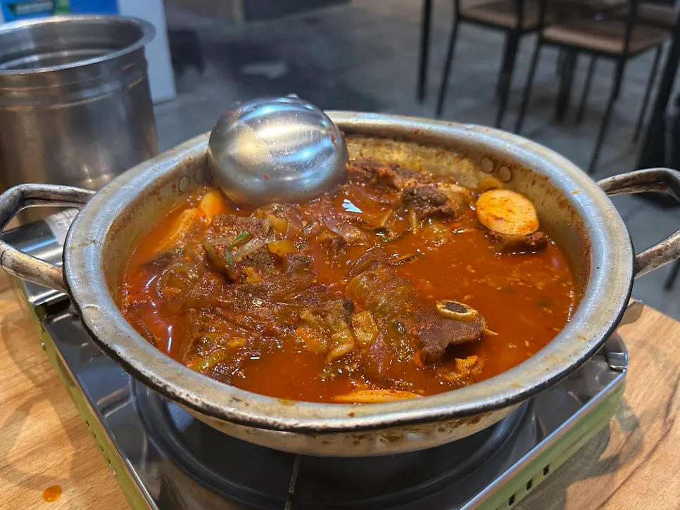 Flat noodles soaked in sauce