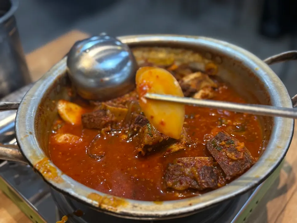 Chewy rice cake soaked in sauce